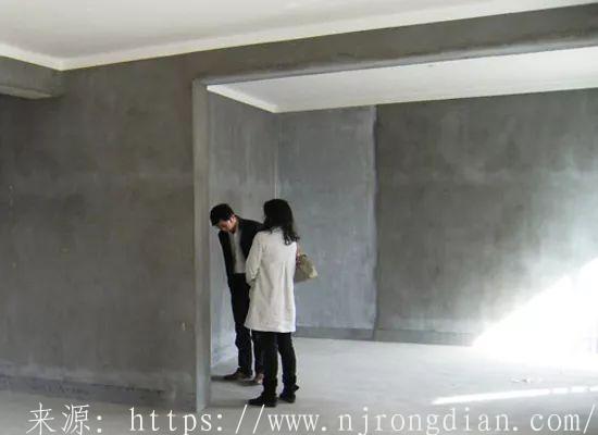 设计师和业主在交流
